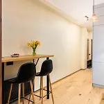 Main Street Lounge - Terrace, Free P, Self Check-in Riga