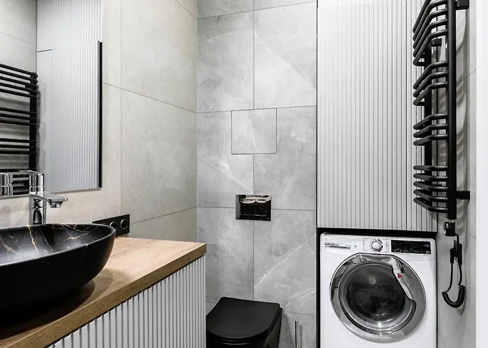 Main Street Lounge - Terrace, Free P, Self Check-in *