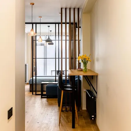 Main Street Lounge - Terrace, Free P, Self Check-in * Riga