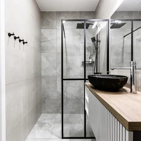 Main Street Lounge - Terrace, Free P, Self Check-in Апартаменты Рига